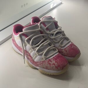 retro 11 snake pink